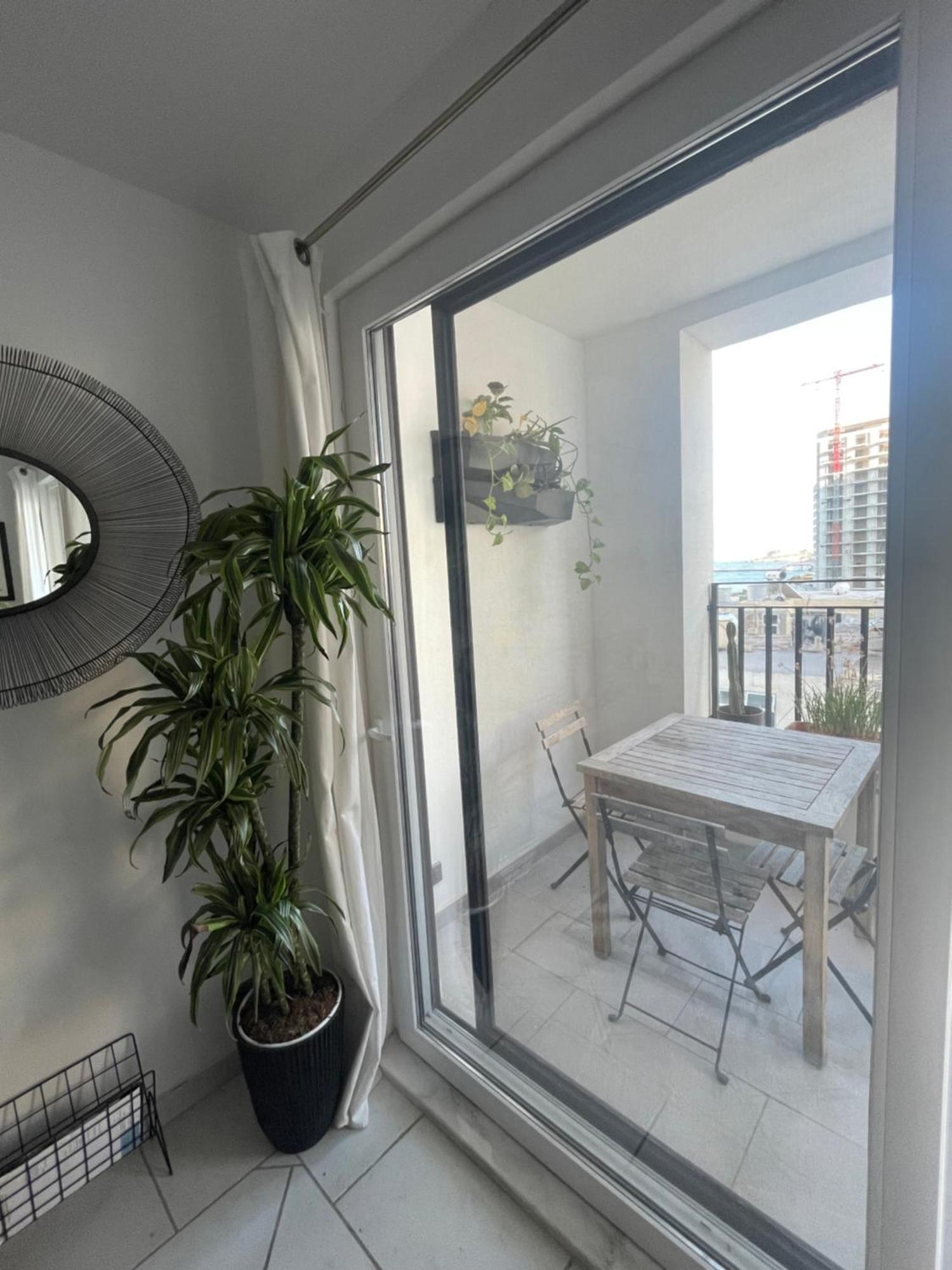 Spacious Seaview Sliema Apt, Steps From Valletta Ferry Экстерьер фото