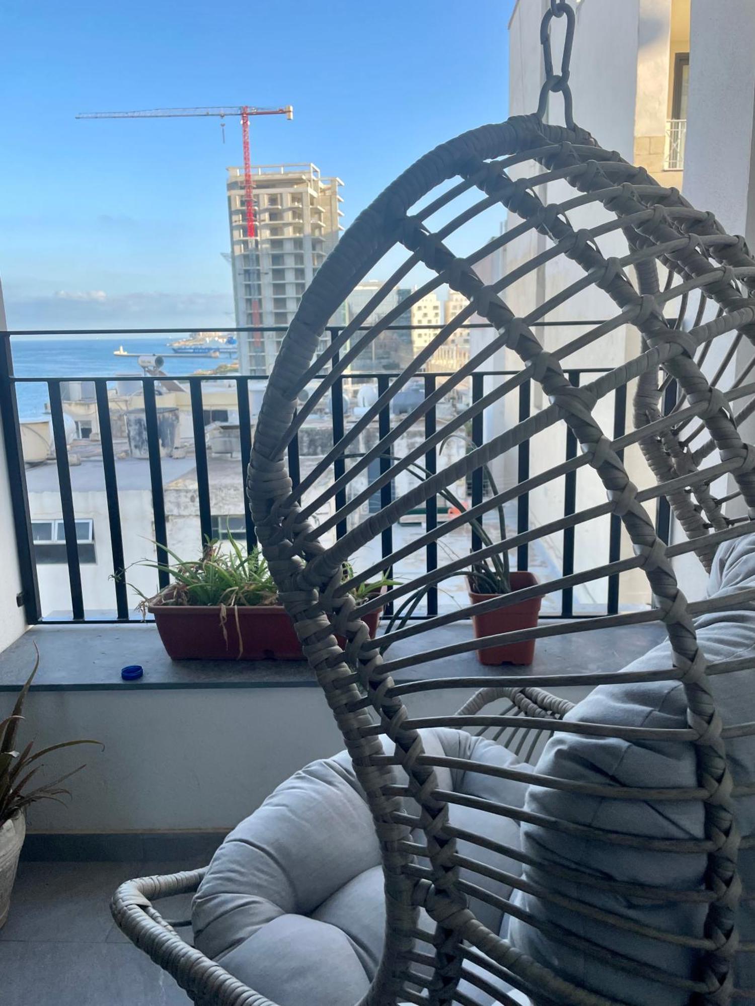 Spacious Seaview Sliema Apt, Steps From Valletta Ferry Экстерьер фото