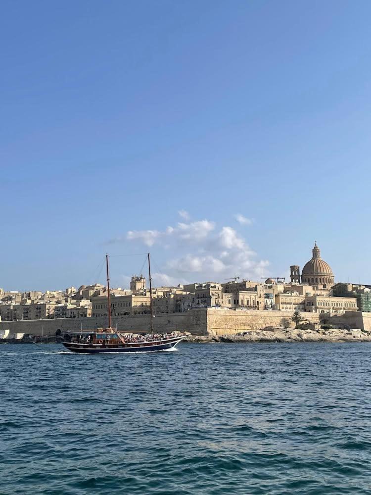 Spacious Seaview Sliema Apt, Steps From Valletta Ferry Экстерьер фото