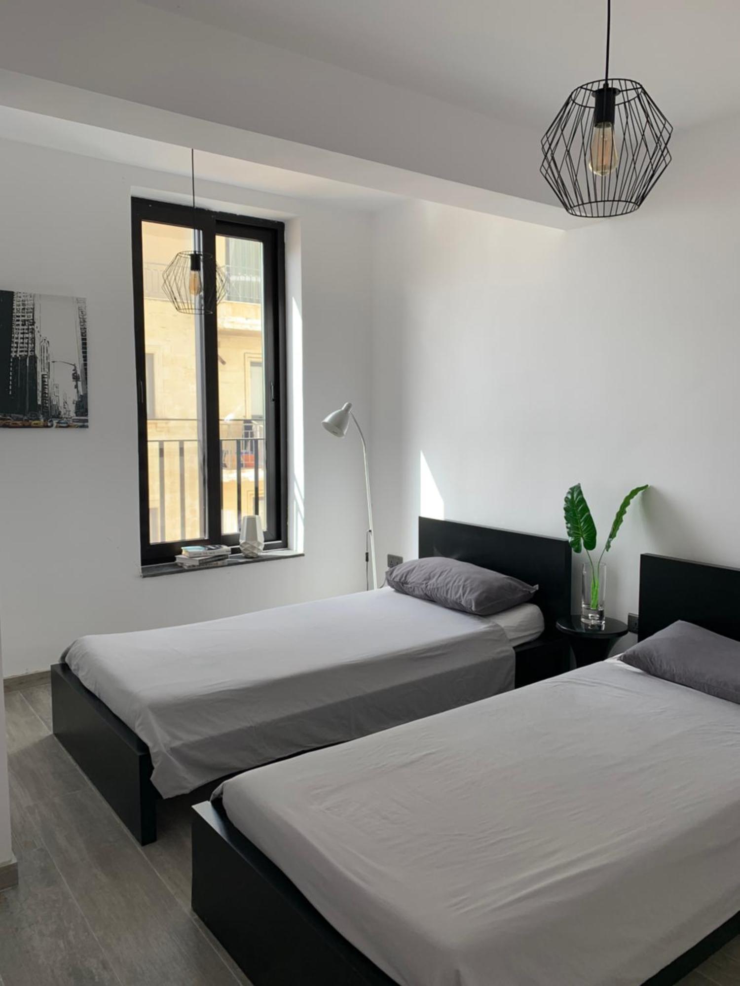 Spacious Seaview Sliema Apt, Steps From Valletta Ferry Экстерьер фото